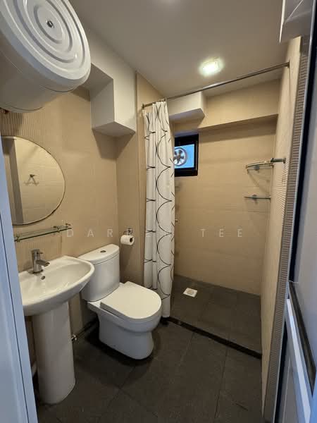 454 Clementi Avenue 3, 454 Clementi Avenue 3, 3 Bedrooms, 980 sqft, HDB Flat For Rent, by Darren Tee, 500091788 - Bathroom - PropertyGuru.com.sg