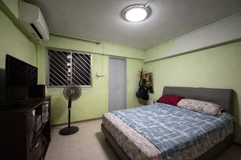 721 Yishun Street 71 HDB Flat For Sale at S$ 465,000 | PropertyGuru Singapore - Bedroom