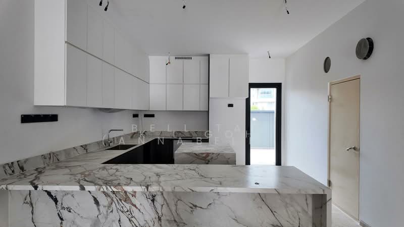 ⭐️⭐️Landed7772 @ D19 Brand New Listing 📞 Terrace Kovan Ready Move In Corner Terrace For Sale at S$ 5,980,000 | PropertyGuru Singapore - Kitchen