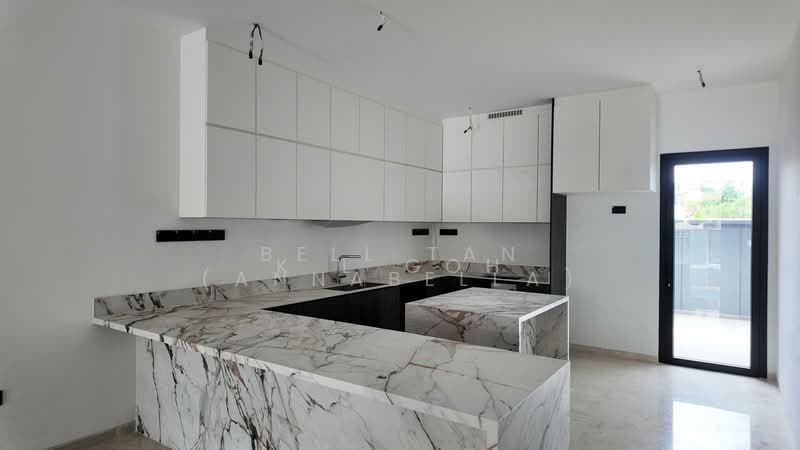 ⭐️⭐️Landed7772 @ D19 Brand New Listing 📞 Terrace Kovan Ready Move In Corner Terrace For Sale at S$ 5,980,000 | PropertyGuru Singapore - Kitchen