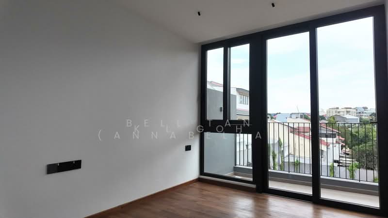 ⭐️⭐️Landed7772 @ D19 Brand New Listing 📞 Terrace Kovan Ready Move In Corner Terrace For Sale at S$ 5,980,000 | PropertyGuru Singapore - Balcony