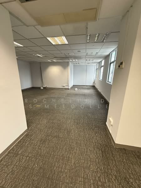 Tan Chong Tower, 15 Queen Street, 1,055 sqft, Office For Rent, by Rochelle De S Meegolle, 500091816 - CommercialGuru.com.sg