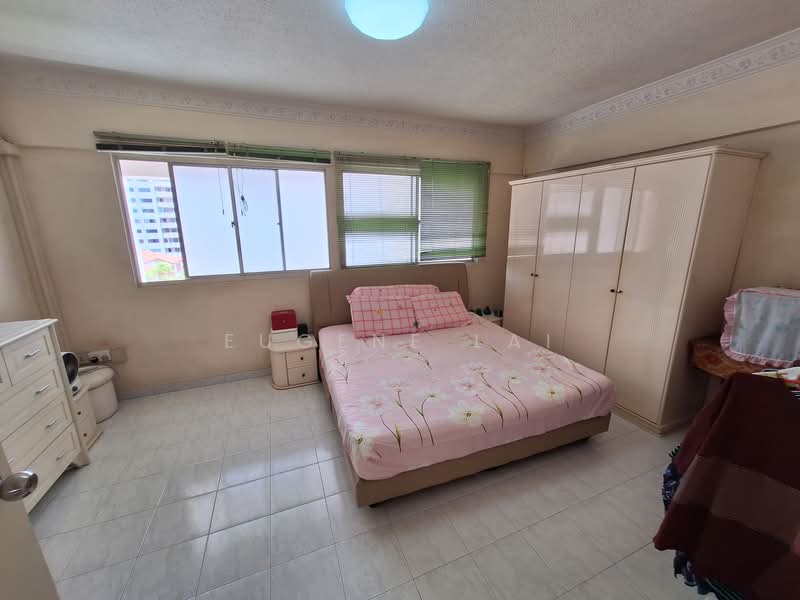 354 Bukit Batok Street 31 HDB Flat For Sale at S$ 848,888 | PropertyGuru Singapore - Master Bedroom