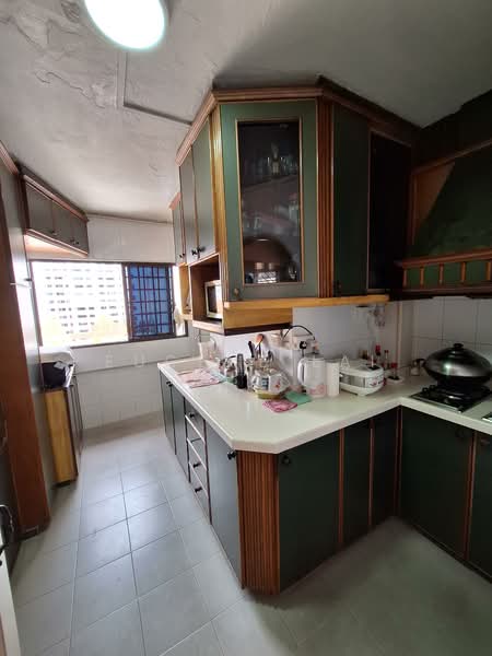 354 Bukit Batok Street 31 HDB Flat For Sale at S$ 848,888 | PropertyGuru Singapore - Kitchen