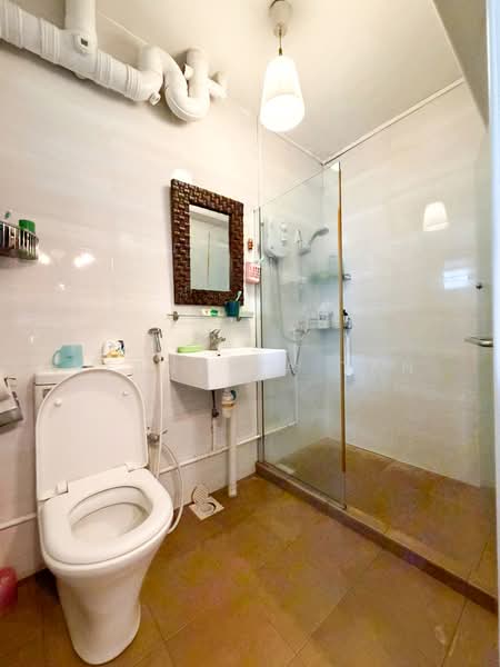 353 Kang Ching Road HDB Flat For Sale at S$ 699,000 | PropertyGuru Singapore - Bathroom