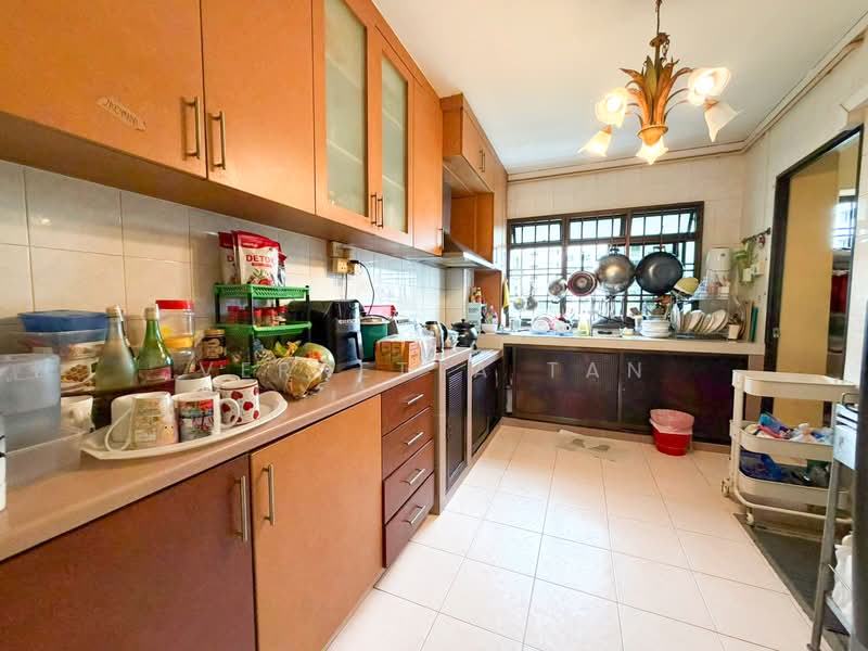 353 Kang Ching Road HDB Flat For Sale at S$ 699,000 | PropertyGuru Singapore - Kitchen