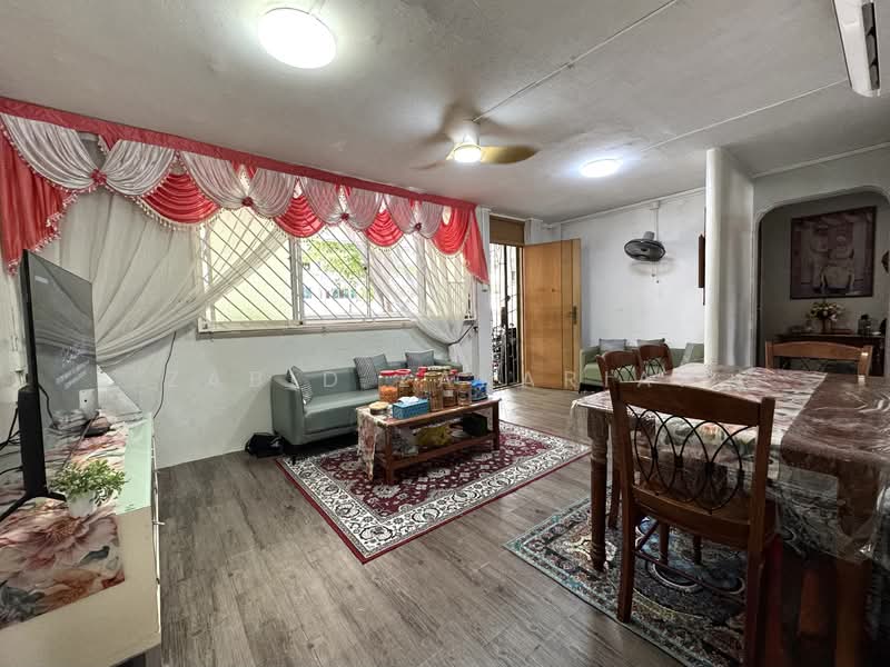 613 Hougang Avenue 8 HDB Flat For Sale at S$ 520,000 | PropertyGuru Singapore - Living Room