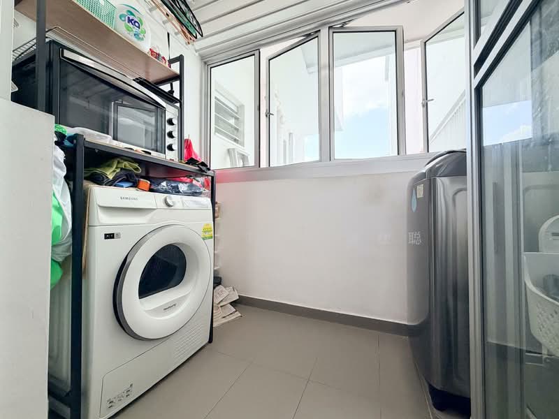 182B Woodlands Street 13 HDB Flat For Sale at S$ 839,888 | PropertyGuru Singapore - Balcony