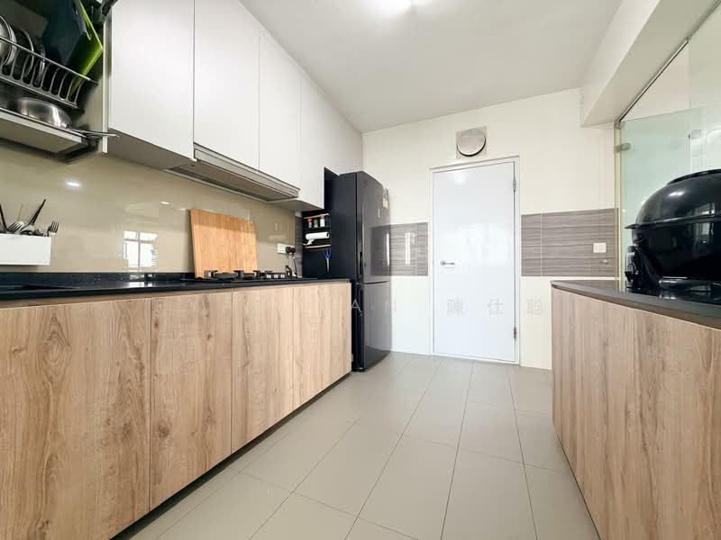182B Woodlands Street 13 HDB Flat For Sale at S$ 839,888 | PropertyGuru Singapore - Kitchen