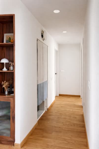 The Sixth Avenue Residences Condominium For Sale at S$ 2,500,000 | PropertyGuru Singapore - Corridor