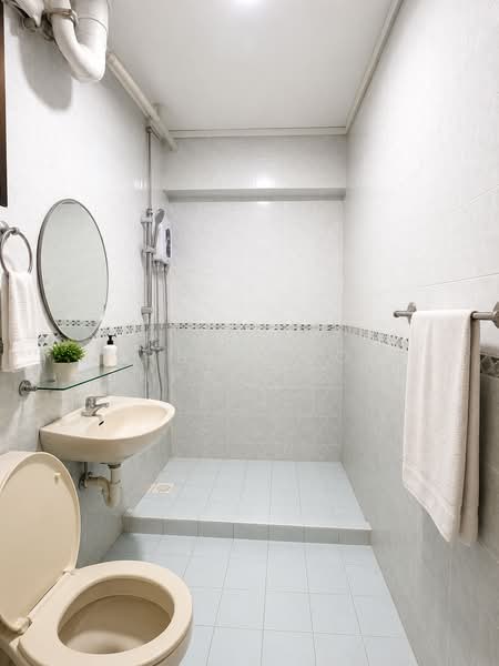 575 Woodlands Glen, 575 Woodlands Drive 16, 3 Bedrooms, 926 sqft, HDB Flat For Sale, by JohnsonBolehPakai ., 500091874 - Bathroom - PropertyGuru.com.sg