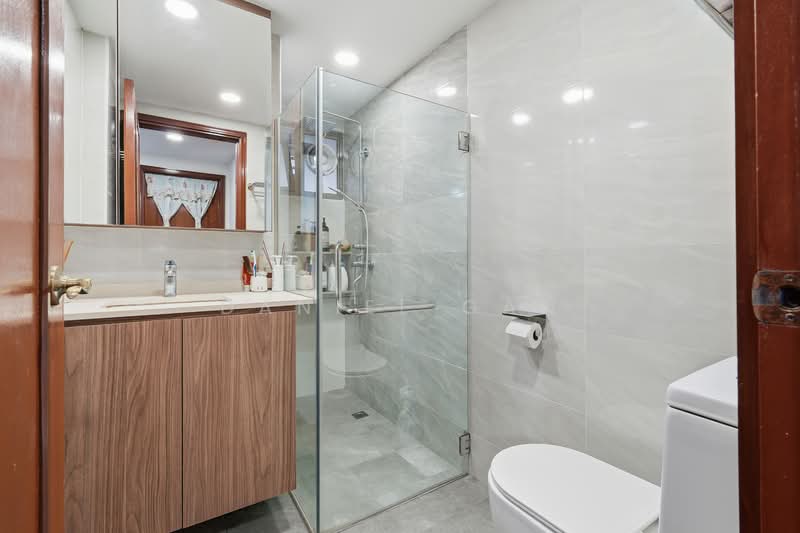 Parc Vista Condominium For Sale at S$ 1,280,000 | PropertyGuru Singapore - Bathroom