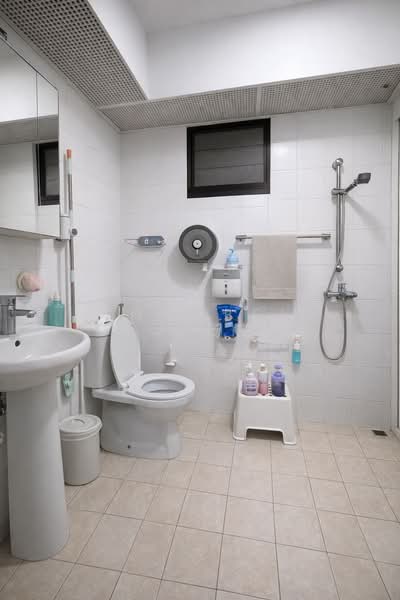 335A Yishun Street 31 HDB Flat For Sale at S$ 500,000 | PropertyGuru Singapore - Bathroom