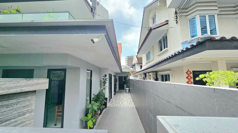 ⭐️Freehold Macpherson Gdns⭐️10min Tai Seng Woodleigh MRT Mall⭐️ 5bed 3bath ⭐️Corner Terrace / Semi D, , 6 Bedrooms, 2,000 sqft, Corner Terrace For Sale, by Roy Low, 500091898 - Exterior - PropertyGuru.com.sg