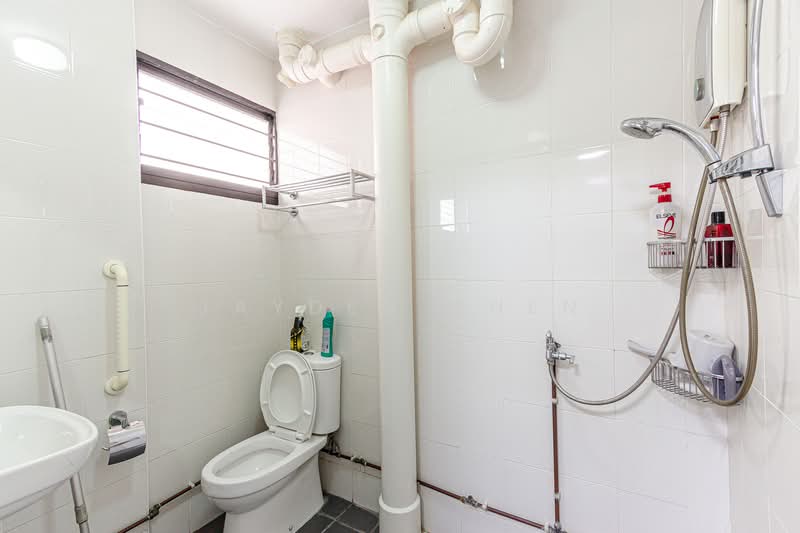103 Ah Hood Road HDB Flat For Sale at S$ 850,000 | PropertyGuru Singapore - Bathroom