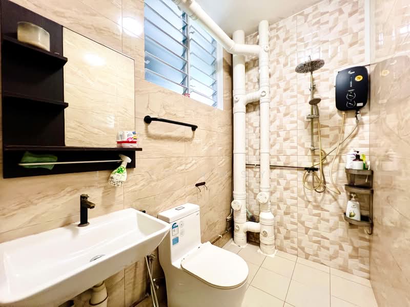 602 Senja Road HDB Flat For Sale at S$ 620,000 | PropertyGuru Singapore - Bathroom