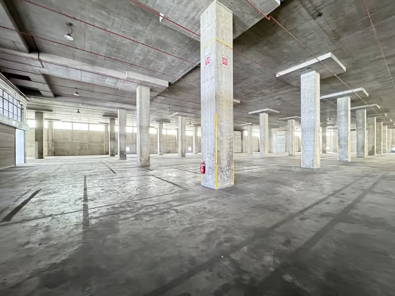 Ramp up I Ceiling Est 9m I Warehouse I Near Benoi, , 50,000 sqft, Warehouse For Rent, by Gabriel Tan 陈玟志, 500091926 - Car Park - CommercialGuru.com.sg