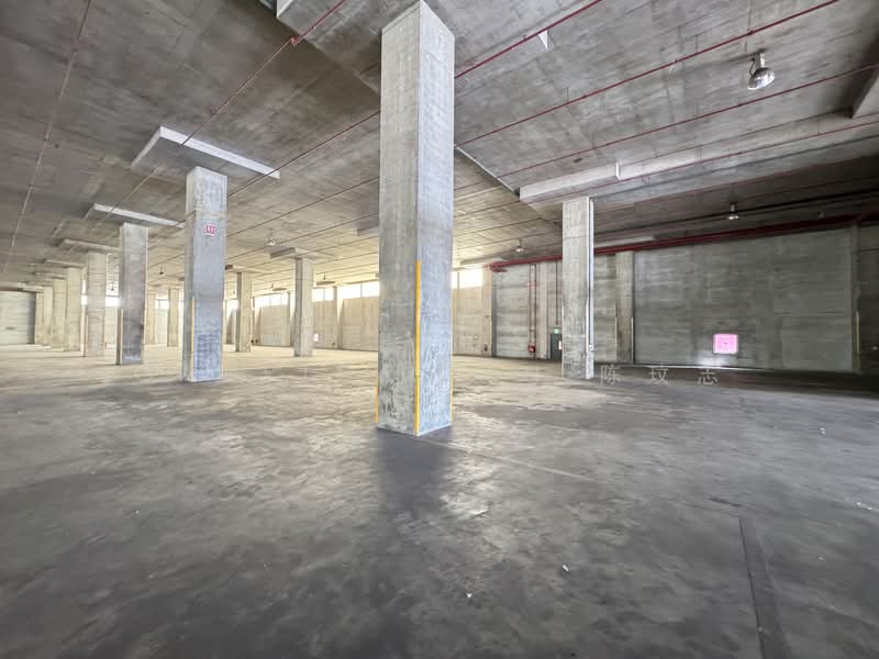 Ramp up I Ceiling Est 9m I Warehouse I Near Benoi, , 50,000 sqft, Warehouse For Rent, by Gabriel Tan 陈玟志, 500091926 - Car Park - CommercialGuru.com.sg