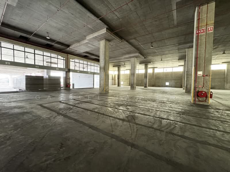 Ramp up I Ceiling Est 9m I Warehouse I Near Benoi, , 50,000 sqft, Warehouse For Rent, by Gabriel Tan 陈玟志, 500091926 - Interior - CommercialGuru.com.sg