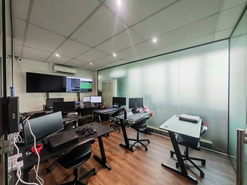 Redhill Forum, 16 Jalan Kilang Timor, 969 sqft, Light Industrial (B1) For Sale, by Ryan Lee, 500091990 - Work Room 2 - CommercialGuru.com.sg
