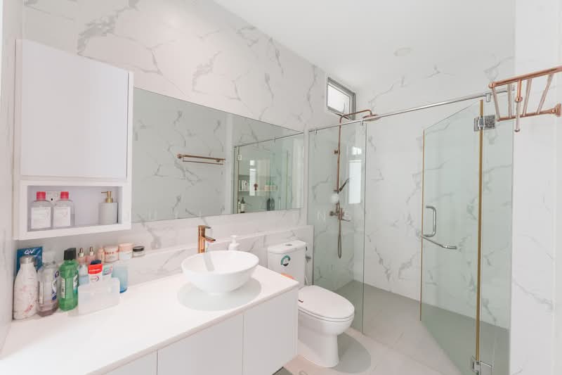 Thomson Garden Estate Semi-Detached House For Sale at S$ 7,500,000 | PropertyGuru Singapore - Level 3: Junior Master 2 Ensuite Bath