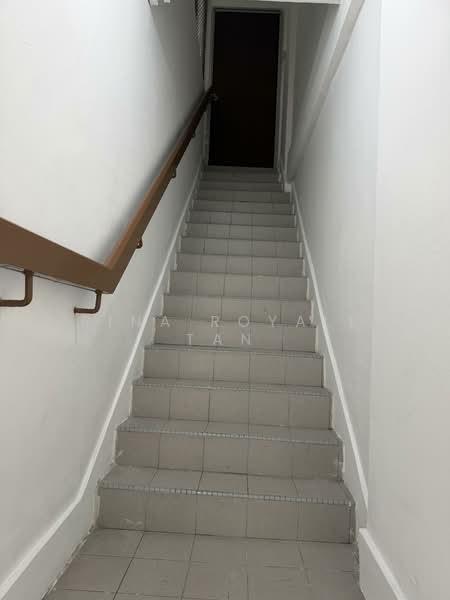 620 Hougang Avenue 8, 620 Hougang Avenue 8, 2 Bedrooms, 743 sqft, HDB Flat For Rent, by Rina Royale Tan, 500092011 - Corridor - PropertyGuru.com.sg