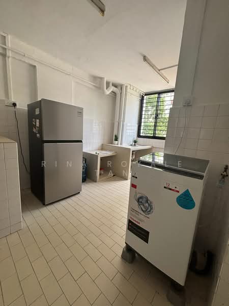620 Hougang Avenue 8, 620 Hougang Avenue 8, 2 Bedrooms, 743 sqft, HDB Flat For Rent, by Rina Royale Tan, 500092011 - Kitchen - PropertyGuru.com.sg