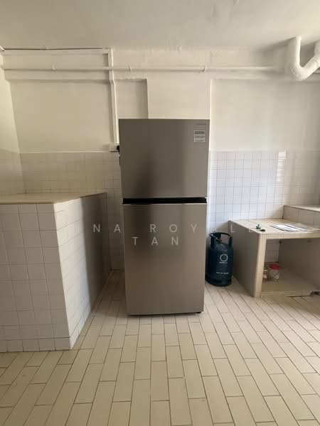 620 Hougang Avenue 8, 620 Hougang Avenue 8, 2 Bedrooms, 743 sqft, HDB Flat For Rent, by Rina Royale Tan, 500092011 - Kitchen - PropertyGuru.com.sg