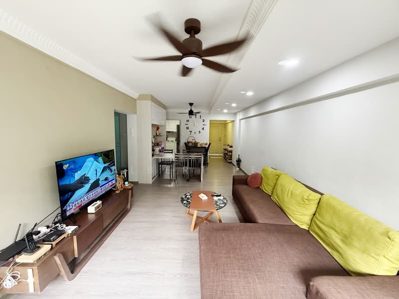 520 Woodlands Drive 14 HDB Flat For Sale at S$ 618,000 | PropertyGuru Singapore - Living Room
