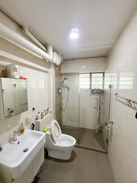 520 Woodlands Drive 14 HDB Flat For Sale at S$ 618,000 | PropertyGuru Singapore - Bathroom