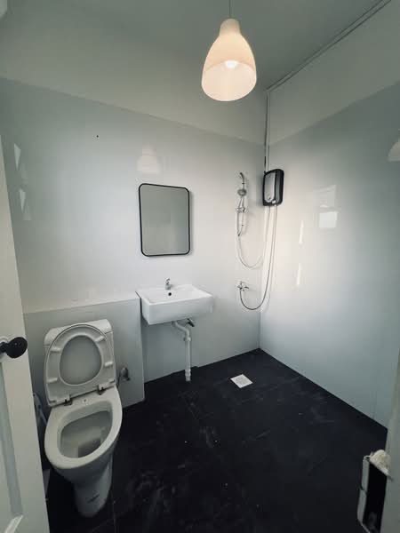 Rainbow Mansions, 122 - 128B, Grange Road, Tanglin / Holland / Bukit Timah, 3 Bedrooms, 1,500 sqft, Condominium For Rent, by Amy Chong, 500092043 - Bathroom - PropertyGuru.com.sg