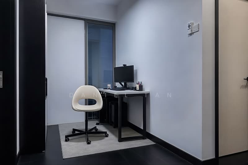 Corner Terrace in Serangoon Garden | Well-Maintained & Move-In Ready Corner Terrace For Sale at S$ 3,880,000 | PropertyGuru Singapore - Study