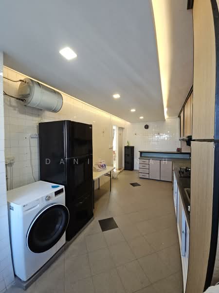 271 Tampines Street 21 HDB Flat For Sale at S$ 750,000 | PropertyGuru Singapore - Kitchen