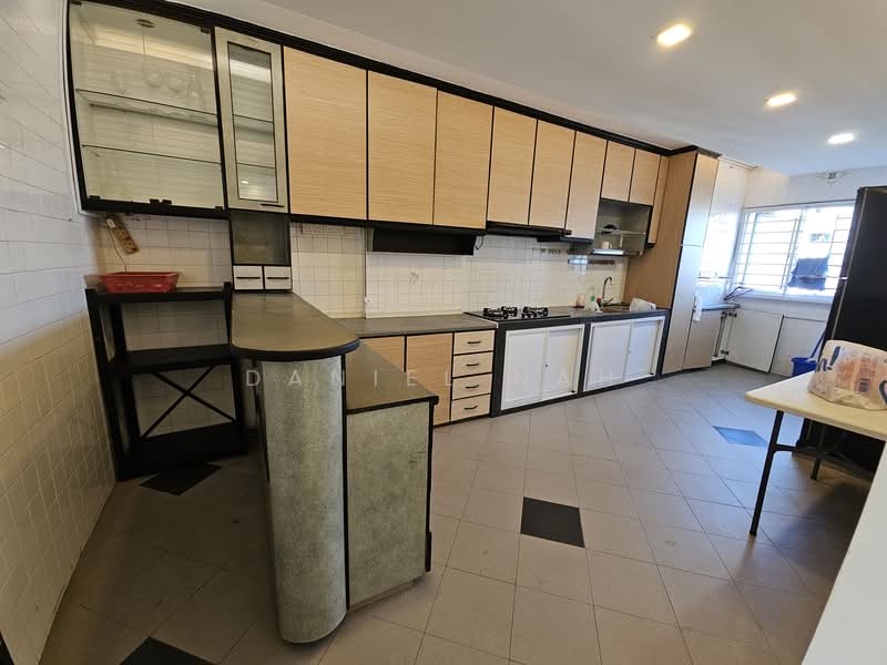 271 Tampines Street 21 HDB Flat For Sale at S$ 750,000 | PropertyGuru Singapore - Kitchen