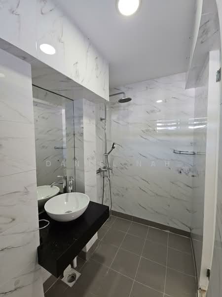 271 Tampines Street 21 HDB Flat For Sale at S$ 750,000 | PropertyGuru Singapore - Master Bath