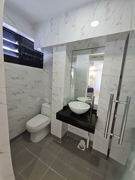 271 Tampines Street 21 HDB Flat For Sale at S$ 750,000 | PropertyGuru Singapore - Bathroom