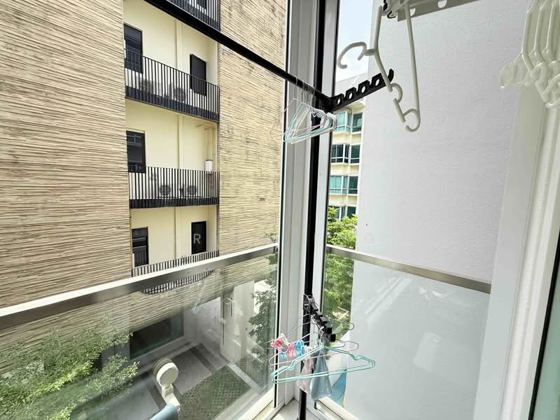 Palm Loft Apartment For Sale at S$ 1,130,000 | PropertyGuru Singapore - Balcony