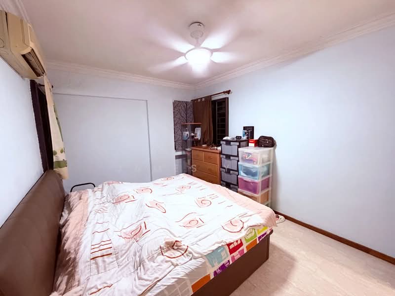 685B Choa Chu Kang Crescent HDB Flat For Sale at S$ 510,000 | PropertyGuru Singapore - Bedroom