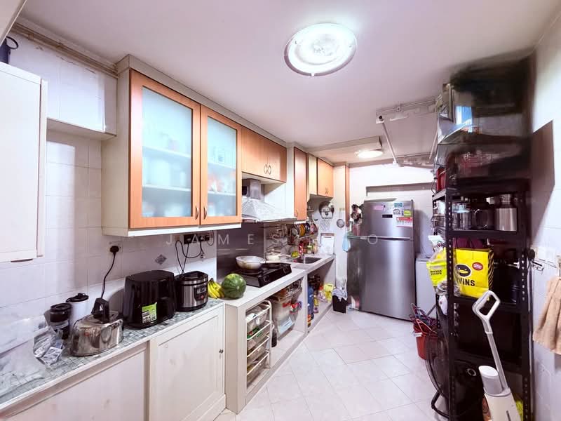 685B Choa Chu Kang Crescent HDB Flat For Sale at S$ 510,000 | PropertyGuru Singapore - Kitchen