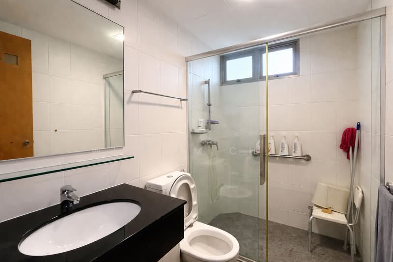 Bishan Point Condominium For Sale at S$ 2,780,000 | PropertyGuru Singapore - Bathroom