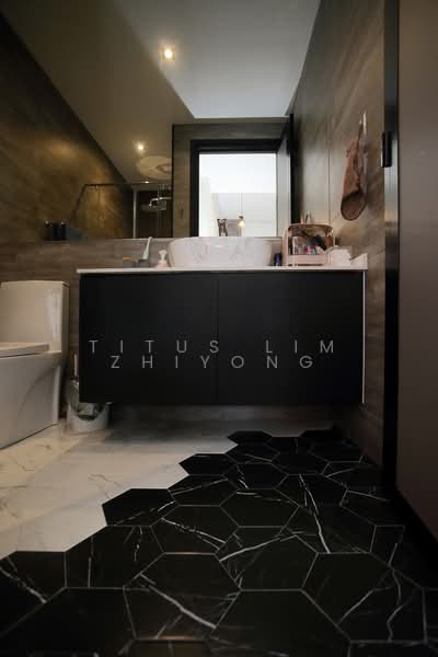 The Waterline Condominium For Sale at S$ 1,788,888 | PropertyGuru Singapore - Bathroom