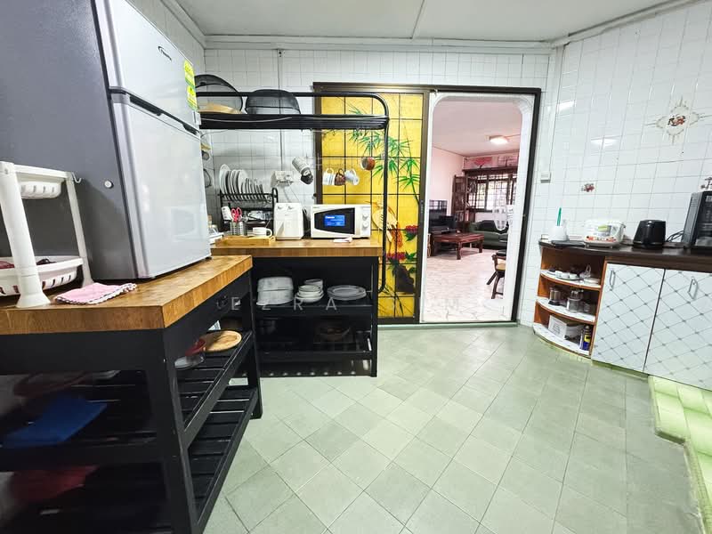 54 Pipit Road HDB Flat For Sale at S$ 550,000 | PropertyGuru Singapore - Kitchen
