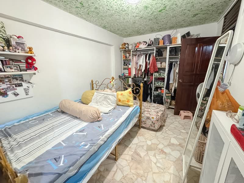 54 Pipit Road HDB Flat For Sale at S$ 550,000 | PropertyGuru Singapore - Bedroom
