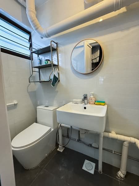 54 Pipit Road HDB Flat For Sale at S$ 550,000 | PropertyGuru Singapore - Bathroom