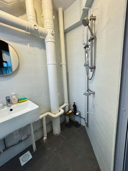 54 Pipit Road HDB Flat For Sale at S$ 550,000 | PropertyGuru Singapore - Bathroom