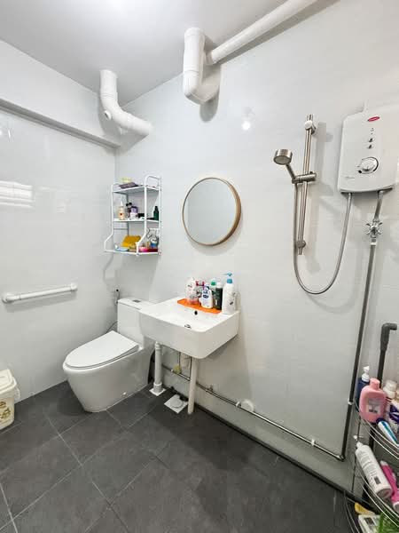 54 Pipit Road HDB Flat For Sale at S$ 550,000 | PropertyGuru Singapore - Bathroom
