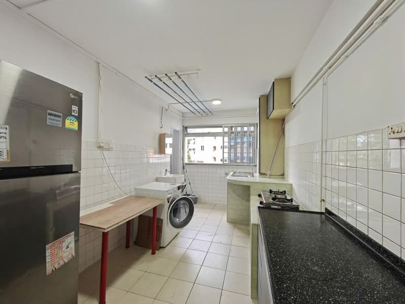 208 Petir Road, 208 Petir Road, 3 Bedrooms, 904 sqft, HDB Flat For Rent, by Rey Ng, 500092142 - Kitchen - PropertyGuru.com.sg