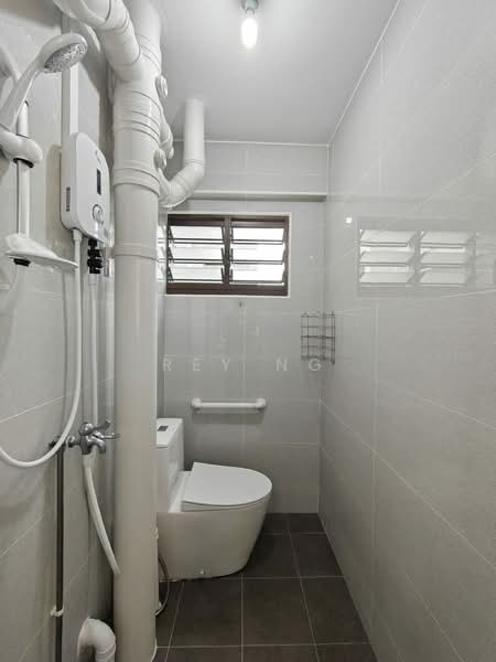 208 Petir Road, 208 Petir Road, 3 Bedrooms, 904 sqft, HDB Flat For Rent, by Rey Ng, 500092142 - Bathroom - PropertyGuru.com.sg