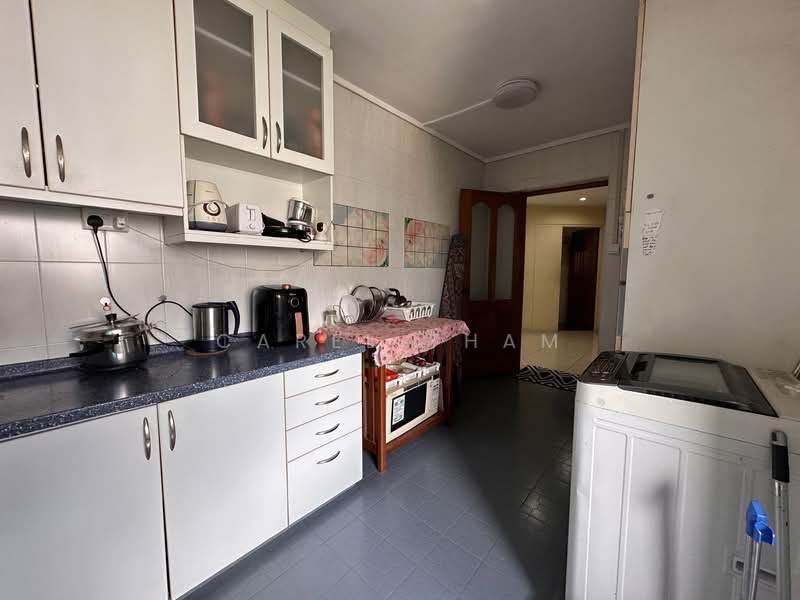 415 Jurong West Street 42, 415 Jurong West Street 42, 3 Bedrooms, 1,475 sqft, HDB Flat For Rent, by Carel Tham, 500092144 - Kitchen - PropertyGuru.com.sg
