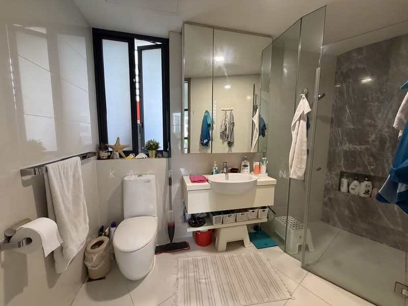 d'Leedon (Former Farrer Court) Condominium For Sale at S$ 1,880,000 | PropertyGuru Singapore - Bathroom